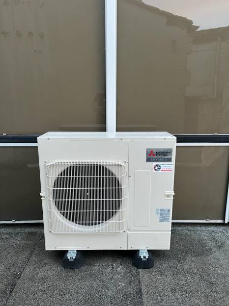 emplacement d'une chaudière à fioul par une pompe à chaleur à Bordeaux Caudéran dans une maison des années 60