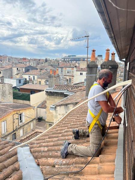Pose climatisation gainable réversible dans un appartement sous les toits à Bordeaux