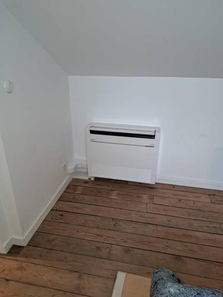 Entreprise installation de climatisation réversible console avec pompe à chaleur Mitsubishi à Bordeaux