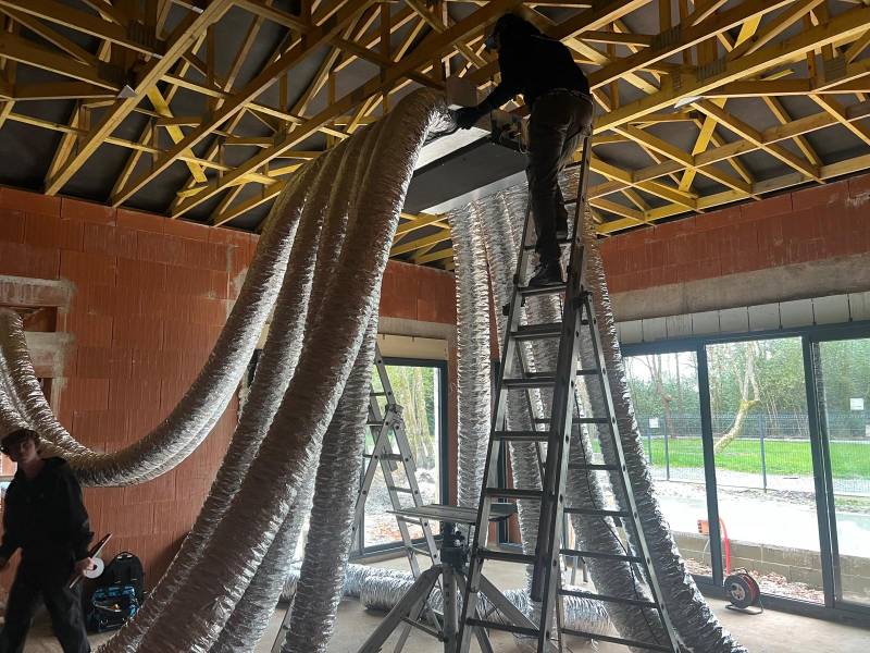 Prix d’une climatisation gainable à Mérignac : combien coûte l’installation d’une PAC air/air ?